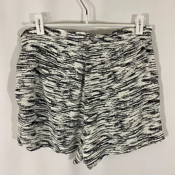 Lou & Grey Ruffle Waist Paperbag Shorts - Picture 4 of 7